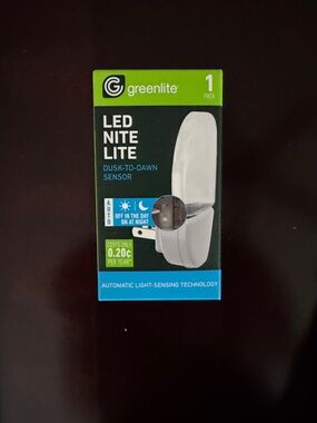 BNIB LED Nite Lite Dusk-to-Dawn Sensor - White